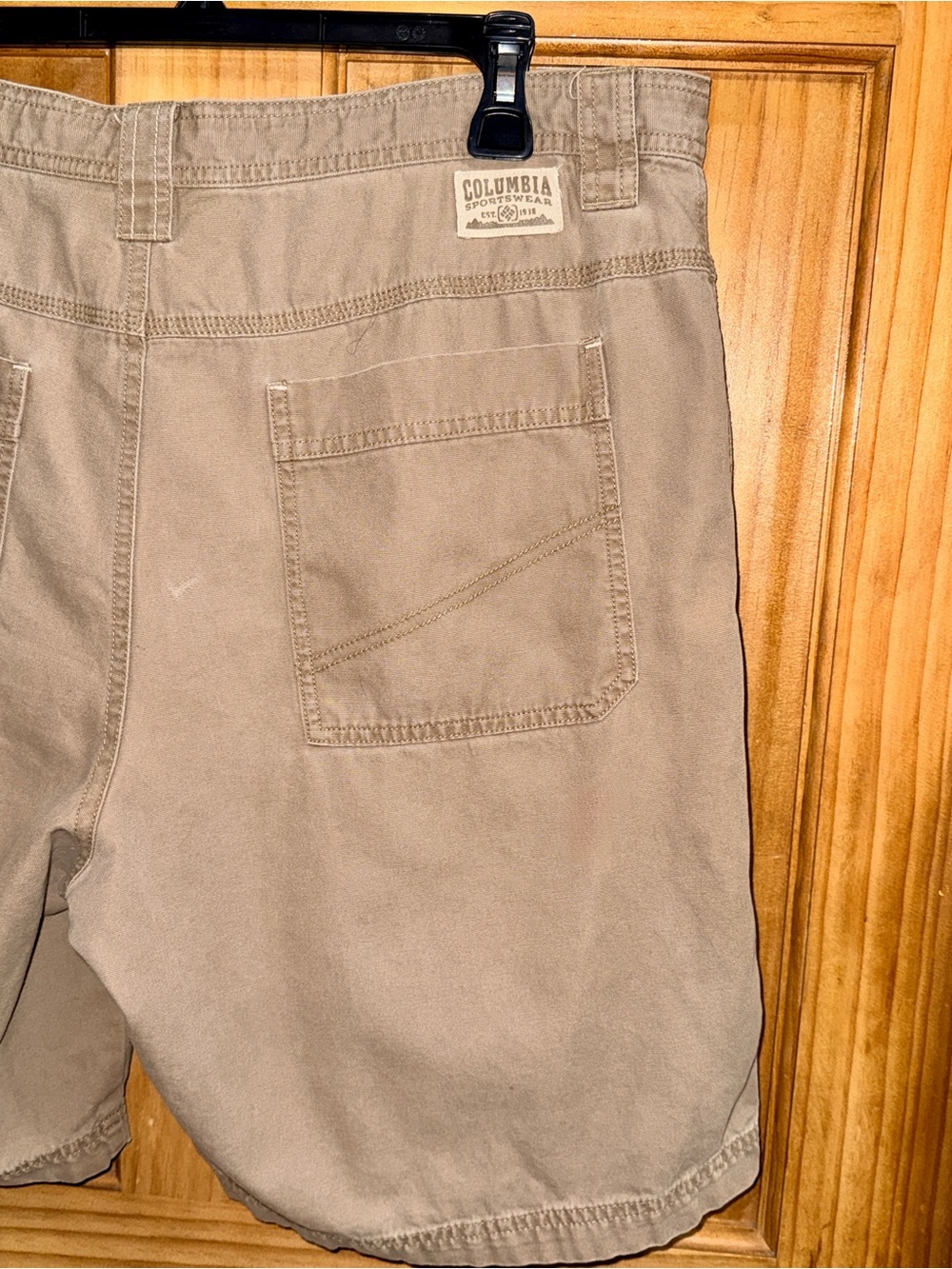 Columbia Men's Tan Flat-Front Outdoor Shorts with tech pockets - 36x9- GC - Picture 9 of 13